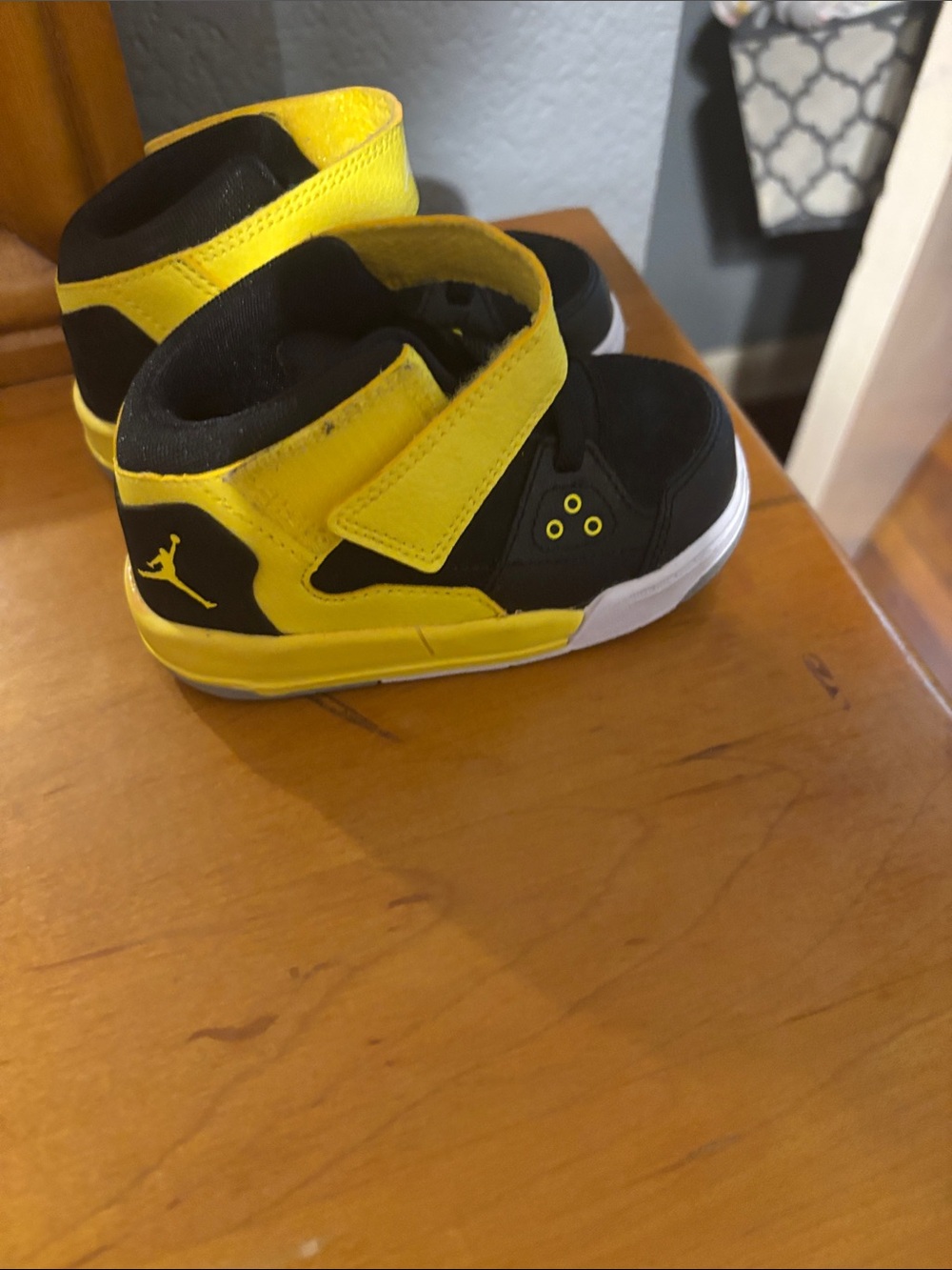 Air Jordon Nike 6 baby High-Top Basketball Sneakers - Black & Yellow